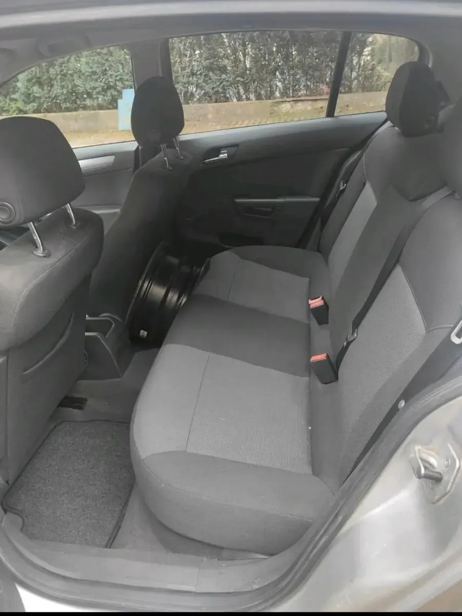 Gebraucht Opel Astra 105 PS (77 kW) 2007 Silber Limousine