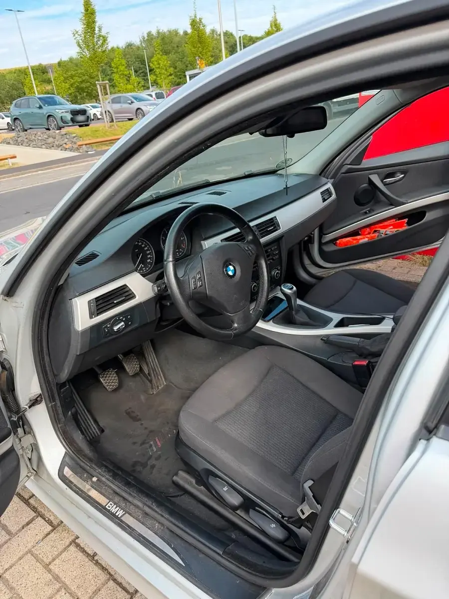 Gebraucht BMW 318 143 PS (105 kW) 2008 Silber Limousine