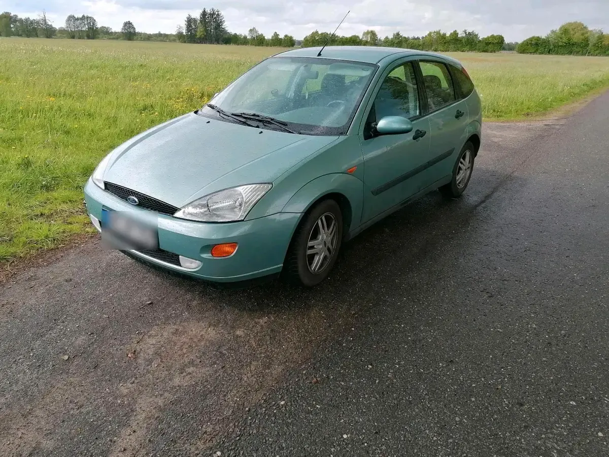 Gebraucht Ford Focus 131 PS (96 kW) 1999 Blau Limousine