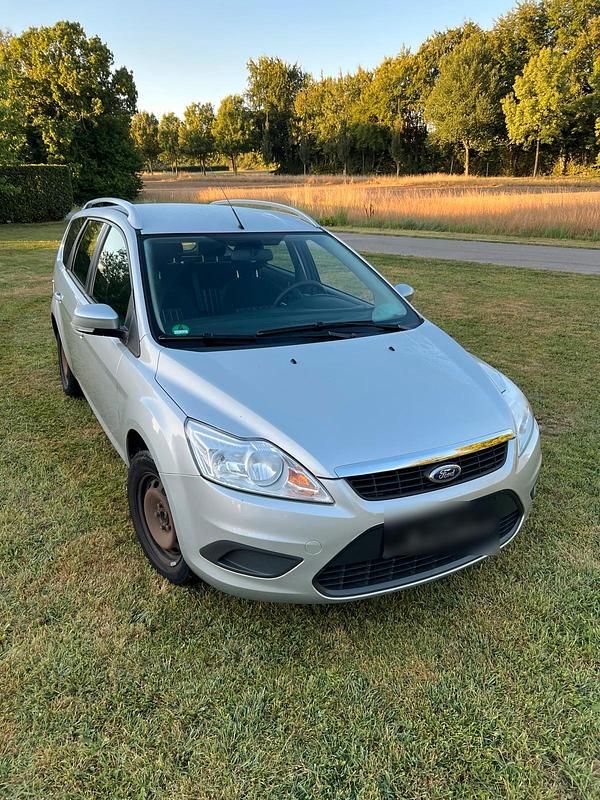 Silber Gebraucht 2010 Ford Focus Style Kombi | 3.600 € (Fairer Preis) - Bild 1/4