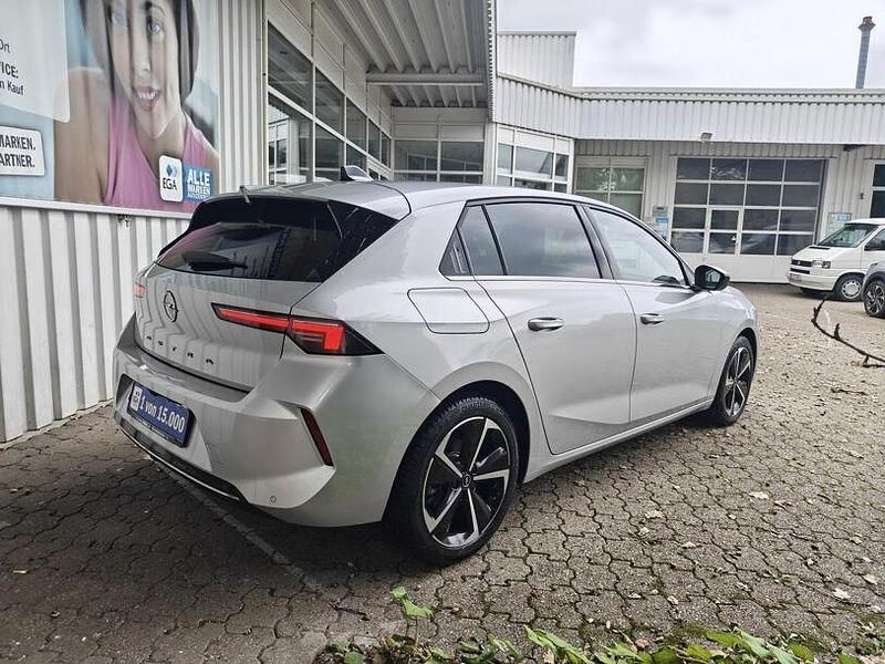 Gebraucht Opel Astra Elegance 131 PS (96 kW) 2023 Aluminium silb/kristall silb Limousine