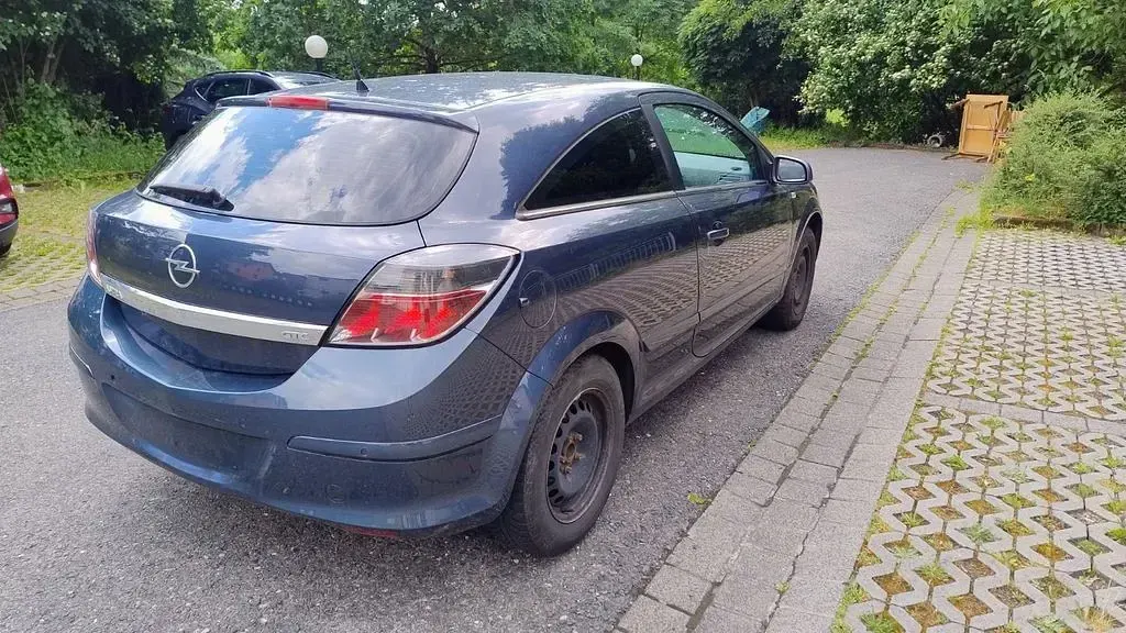 Gebraucht Opel Astra GTC Edition 140 PS (102 kW) 2009 Grau Kleinwagen