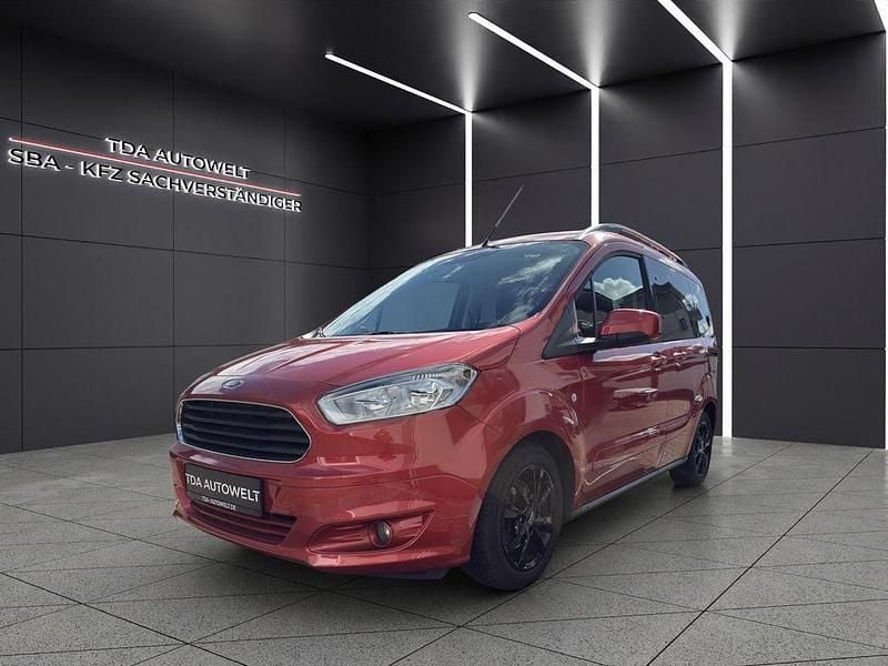 Gebraucht Ford Tourneo Courier Titanium 101 PS (74 kW) 2018 Rot Van / Kleinbus