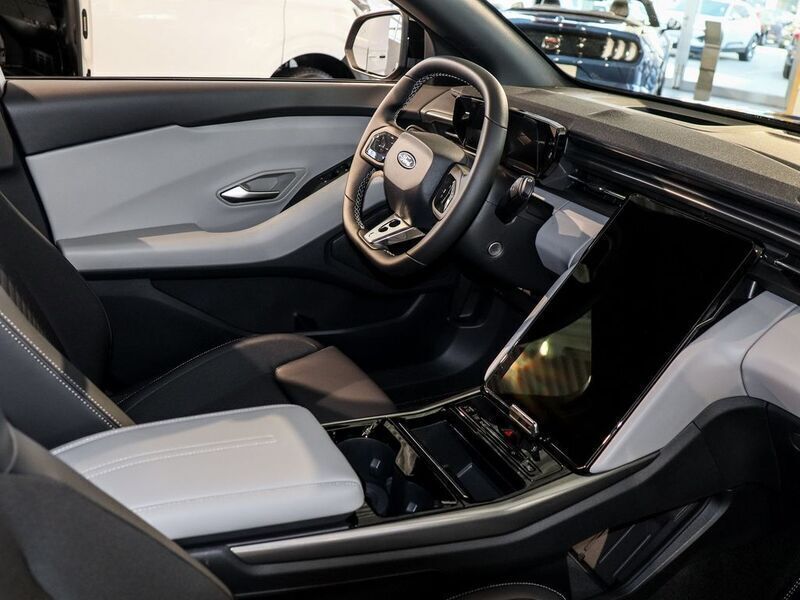 Neu Ford Capri Premium 210 kW (286 PS) 2025 Schwarz SUV