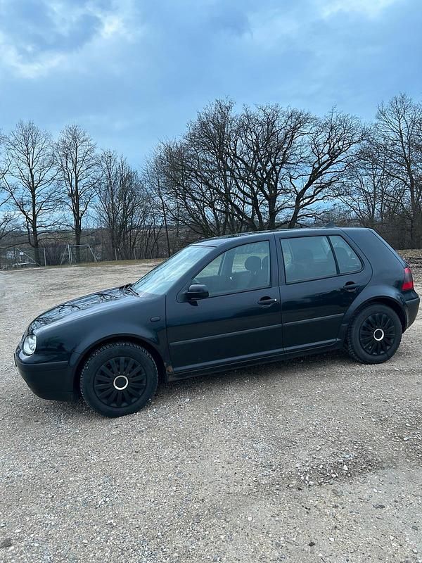 Gebraucht VW Golf IV 75 PS (55 kW) 2002 Schwarz Kleinwagen