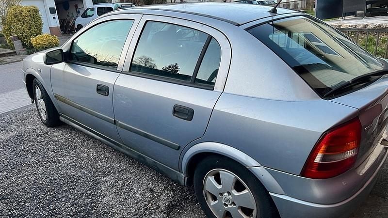Usata Opel Astra 86 CV (63 kW) 2002 Argento Berlina