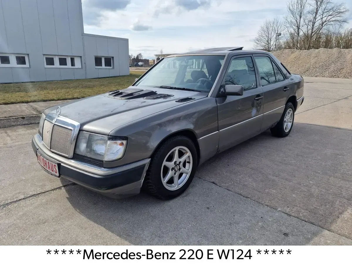 Gebraucht Mercedes E220 150 PS (110 kW) 1992 Grau Limousine