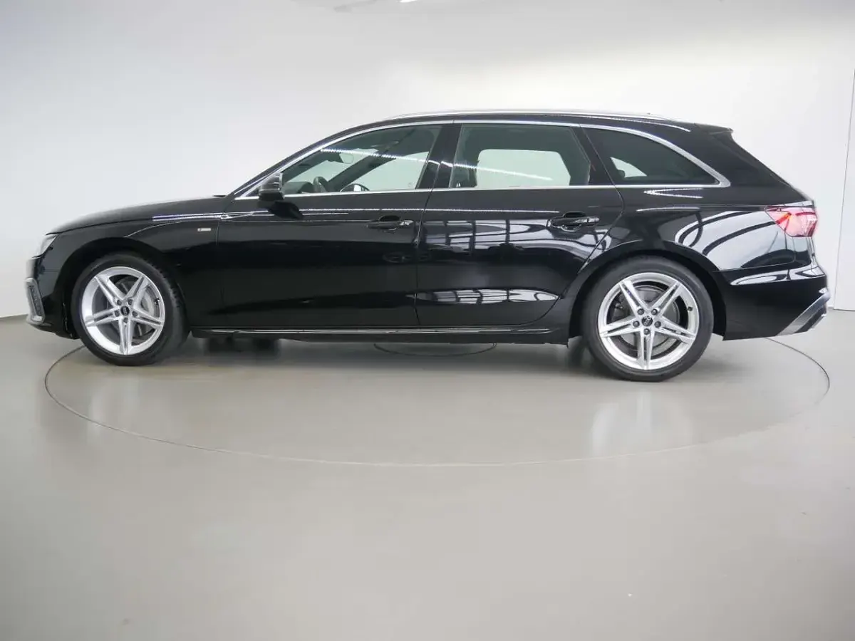 Gebraucht Audi A4 S-Line 204 PS (150 kW) 2023 Mythosschwarz metallic Kombi