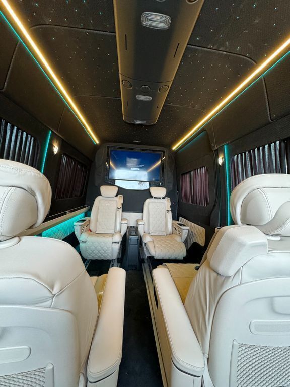 Schwarz Neu 2024 Mercedes Sprinter Van | 149.999 € - Bild 1/4