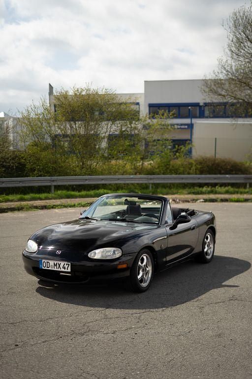 Second-hand Mazda MX5 140 CP (102 kW) 1999 Negru Cabrio