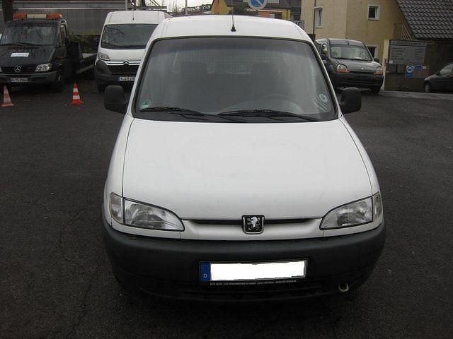 Gebraucht Peugeot Partner 69 PS (50 kW) 1999 Weiß Van / Kleinbus