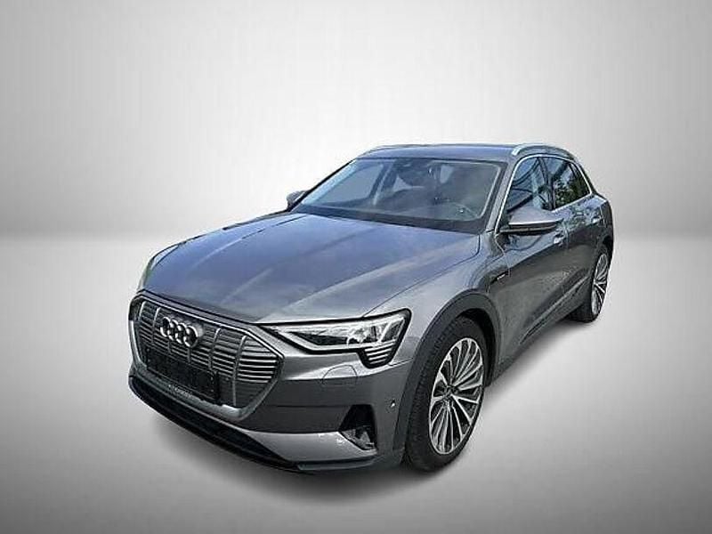 Grey metallic Gebraucht 2021 Audi e-tron SUV | 29.999 € (Superpreis) - Bild 1/3