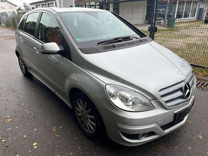 Gebraucht Mercedes B180 109 PS (80 kW) 2008 Polarsilber  metalliclack Van / Kleinbus