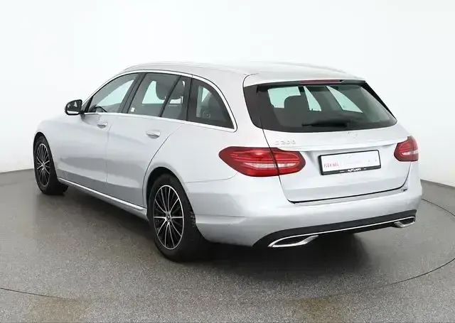 Gebraucht Mercedes C200 Avantgarde 197 PS (144 kW) 2019 Silber Kombi