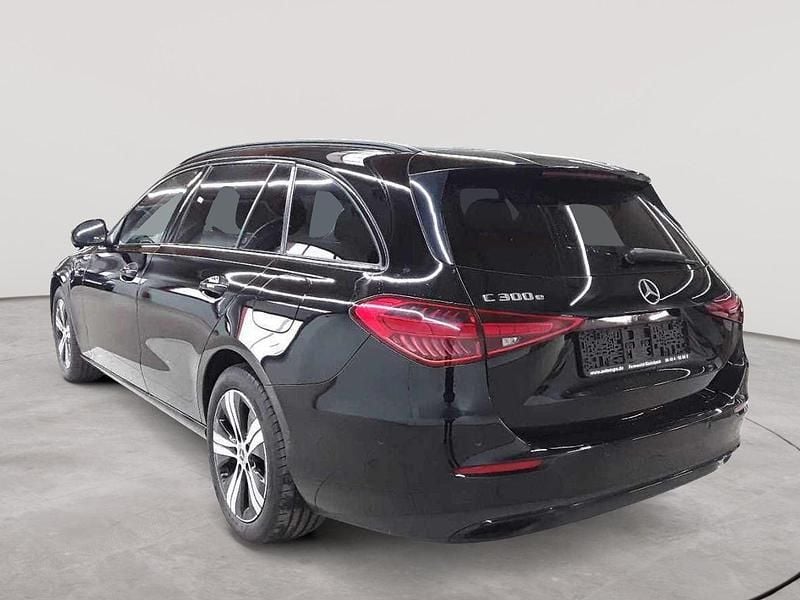 Gebraucht Mercedes C300e Avantgarde 204 PS (150 kW) 2023 Schwarz Kombi
