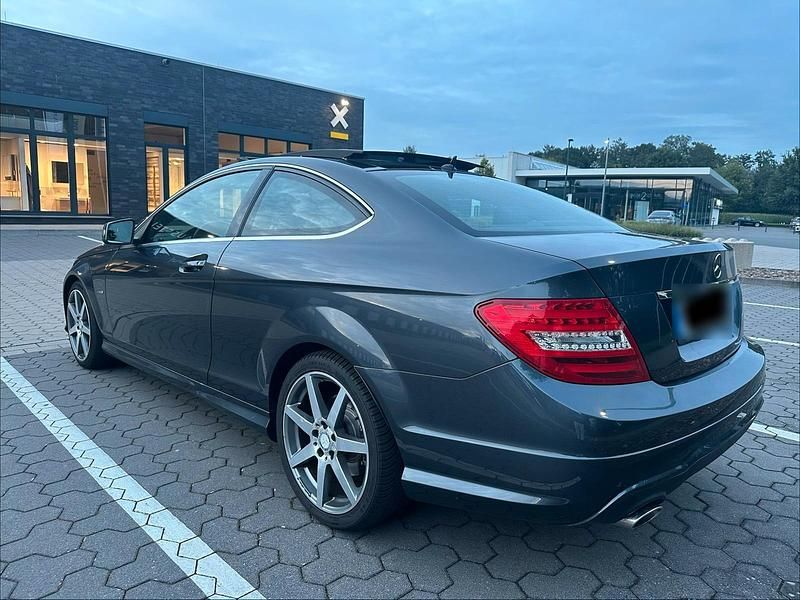 Gebraucht Mercedes C220 170 PS (125 kW) 2011 Grau Coupé