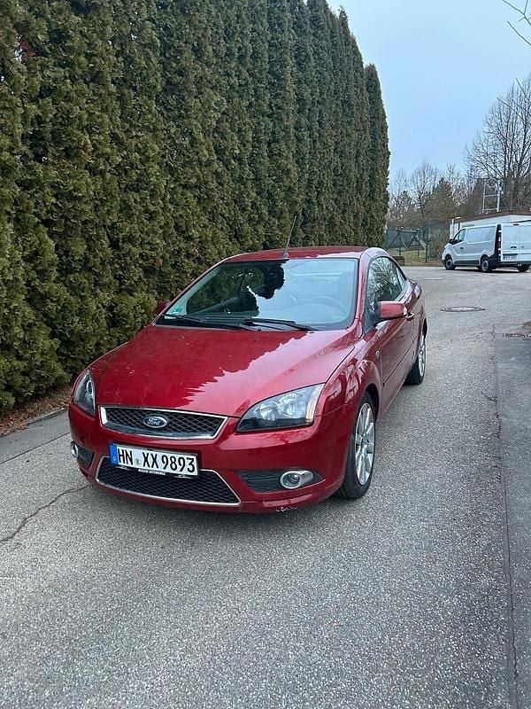 Gebraucht Ford Focus Cabriolet 140 PS (102 kW) 2008 Rot Cabrio