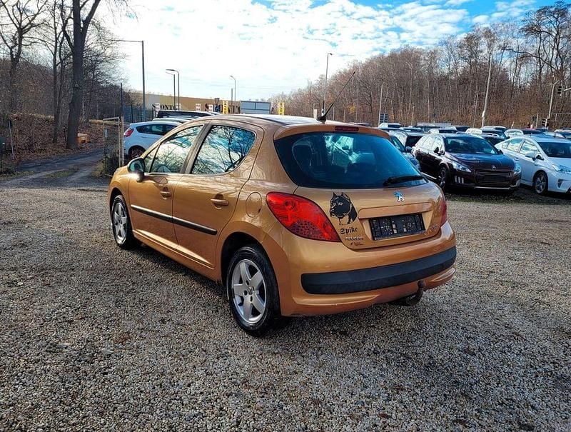 Gebraucht Peugeot 207 Tendance 88 PS (64 kW) 2006 Orange Limousine