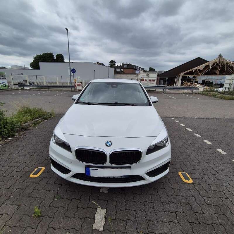 Gebraucht 2015 BMW 218 Active Tourer Van / Kleinbus | 11.500 € (Fairer Preis) - Bild 1/4