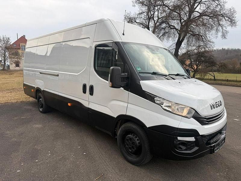 Gebraucht Iveco Daily 156 PS (114 kW) 2017 Weiß Limousine