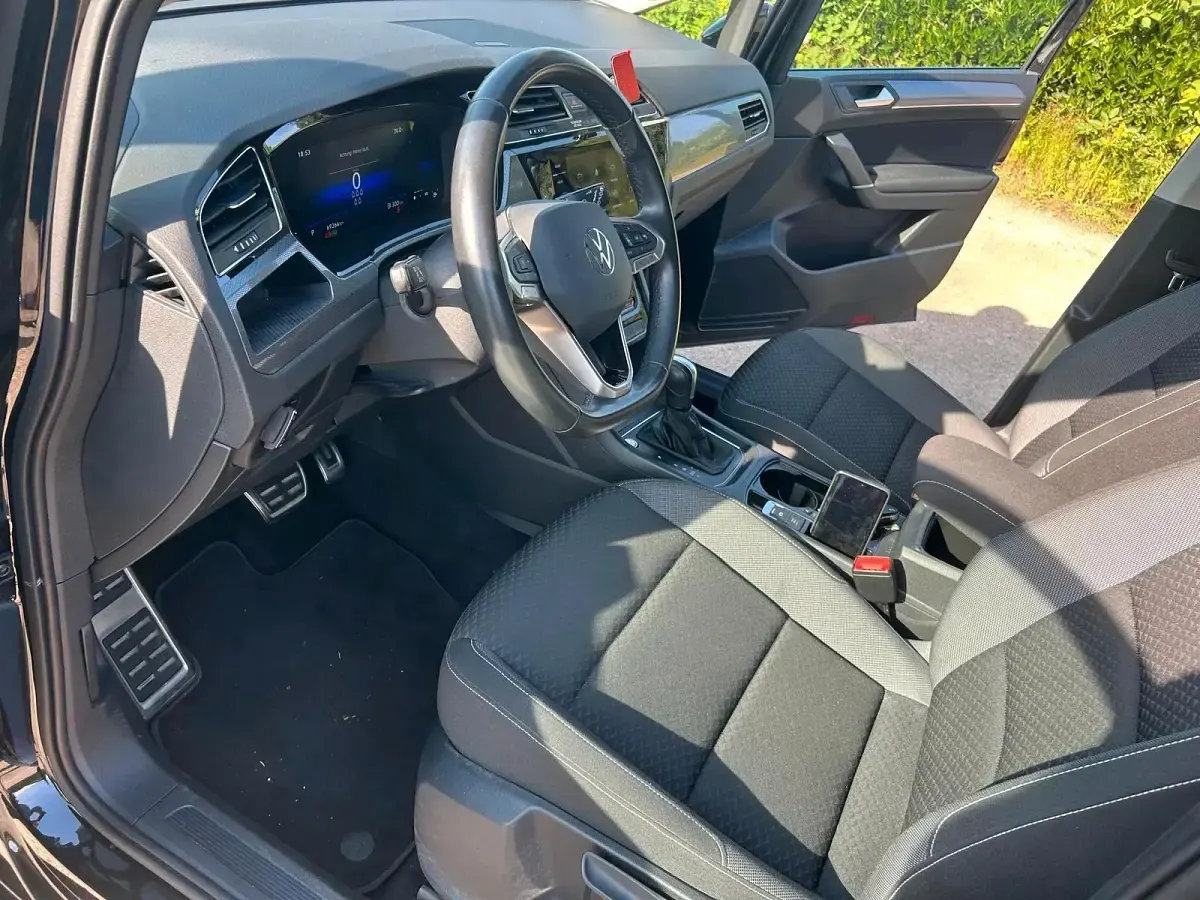 Gebraucht VW Touran 150 PS (110 kW) 2023 Schwarz Van / Kleinbus