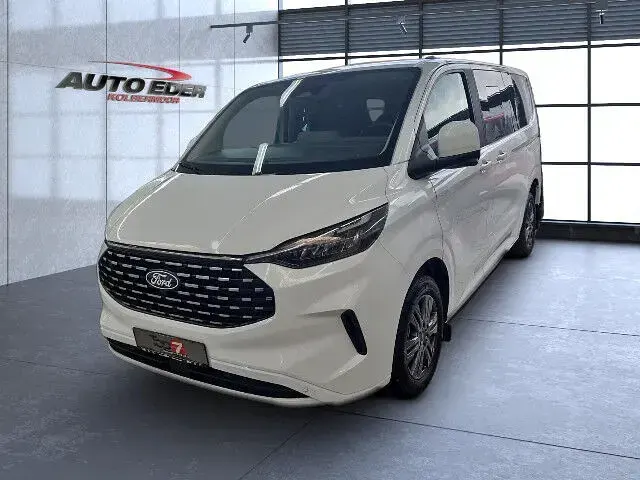 Gebraucht Ford Tourneo Custom Titanium 170 PS (125 kW) 2026 Weiß Van