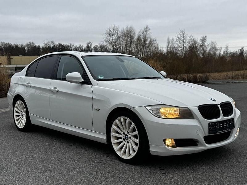 Gebraucht BMW 318 Sport Line 143 PS (105 kW) 2011 Weiß Limousine