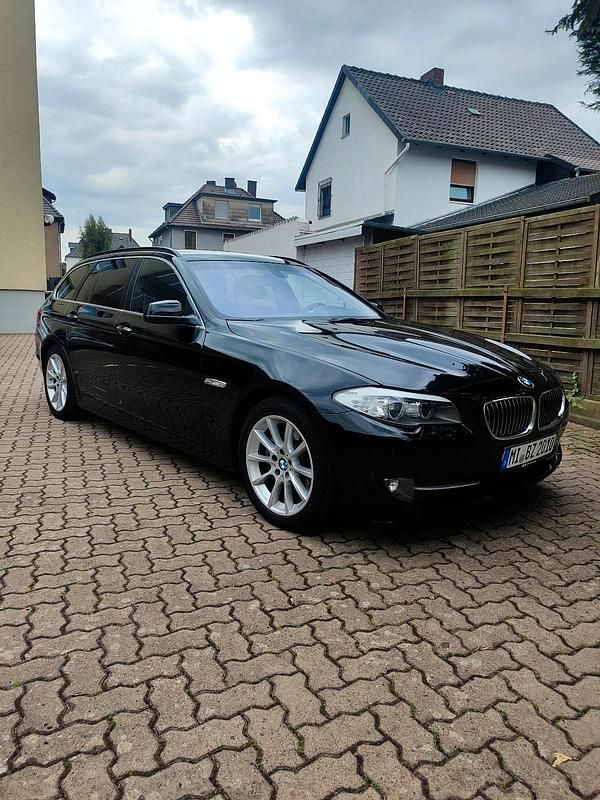 Schwarz Gebraucht 2012 BMW 520 Kombi | 10.990 € (Etwas zu teuer) - Bild 1/4
