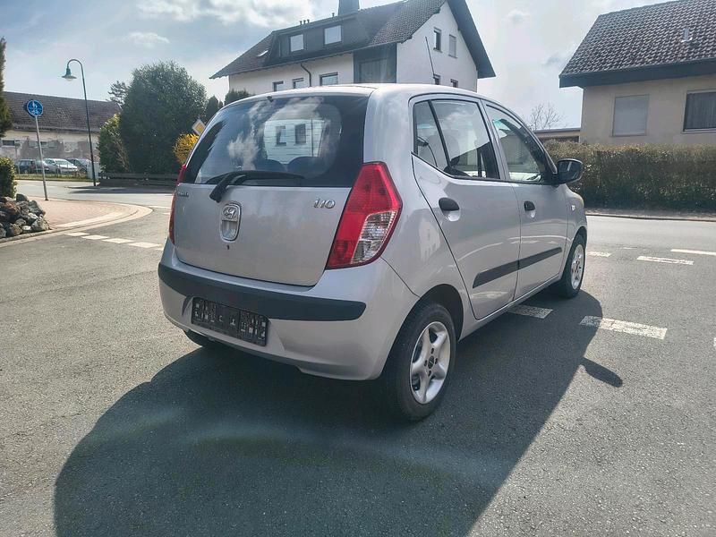 Gebraucht Hyundai i10 64 PS (47 kW) 2009 Silber Kleinwagen