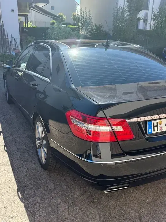 Gebraucht Mercedes E350 Avantgarde 265 PS (194 kW) 2012 Schwarz Limousine