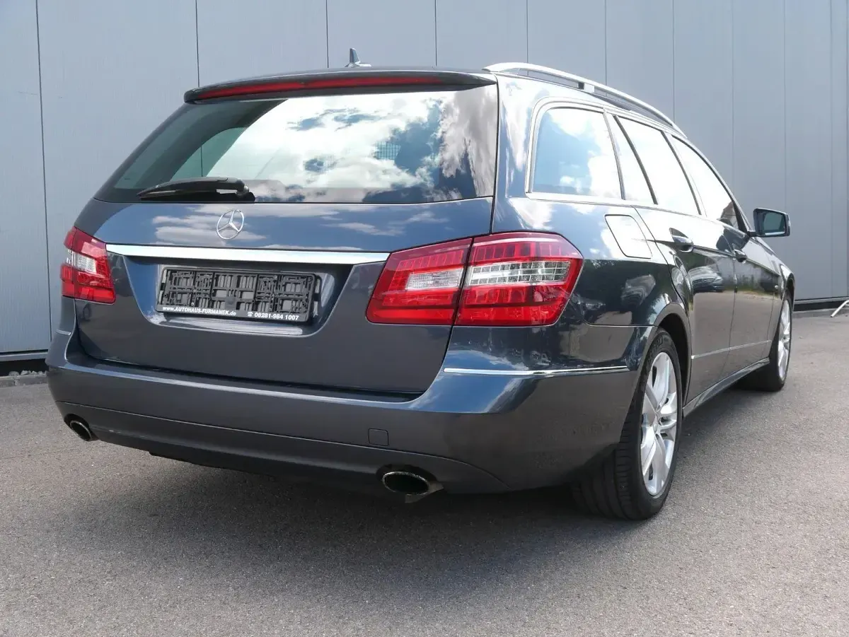 Gebraucht Mercedes E300 Avantgarde 204 PS (150 kW) 2010 Grau Kombi