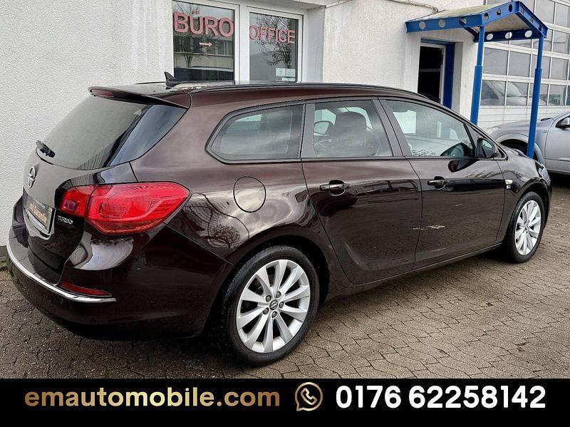 Gebraucht Opel Astra 140 PS (102 kW) 2012 Braun Kombi