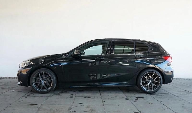 Gebraucht BMW 118 Shadowline 136 PS (100 kW) 2022 Schwarz Kleinwagen