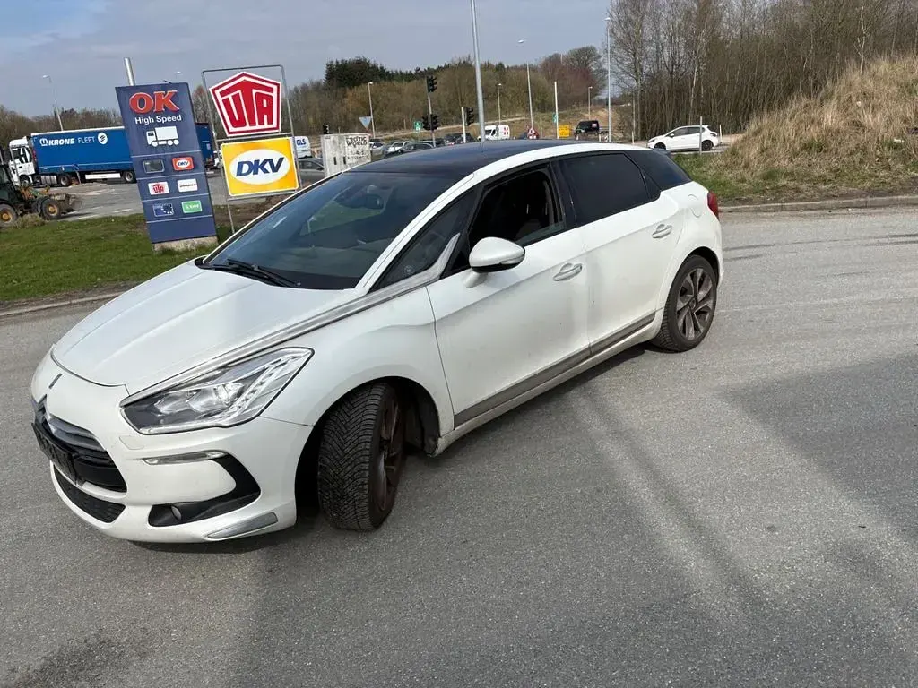 Gebraucht Citroën DS5 92 PS (67 kW) 2012 Weiß Kleinwagen