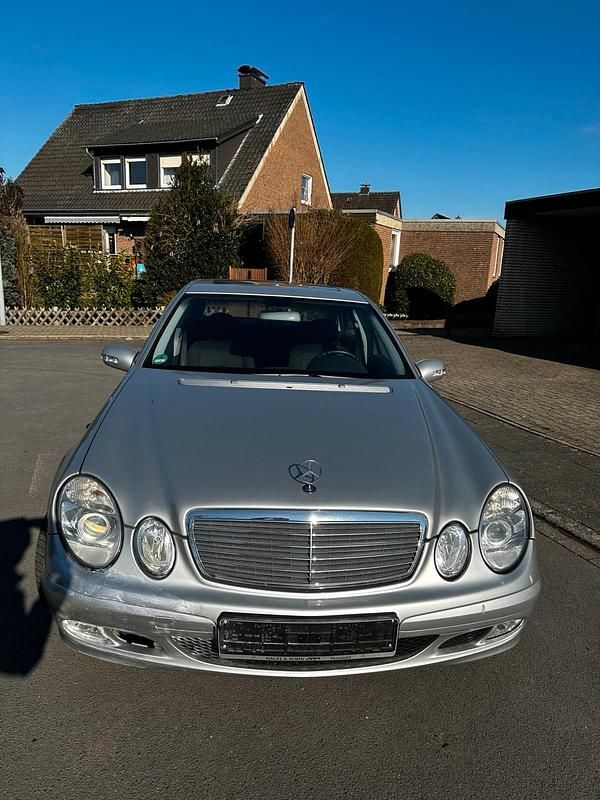 Gebraucht Mercedes E200 169 PS (124 kW) 2004 Silber Limousine