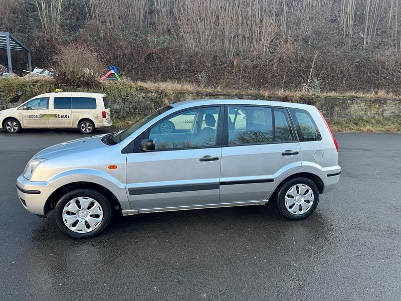 Gebraucht Ford Fusion 80 PS (58 kW) 2003 Silber Kleinwagen