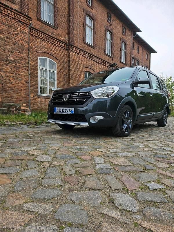 Gebraucht Dacia Lodgy Celebration 109 PS (80 kW) 2017 Blau Van / Kleinbus