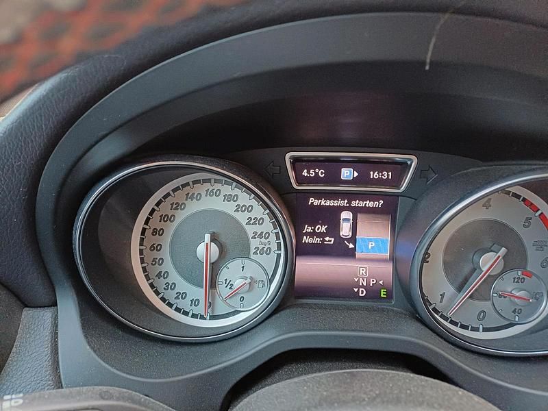 Gebraucht Mercedes GLA220 170 PS (125 kW) 2014 Grau SUV