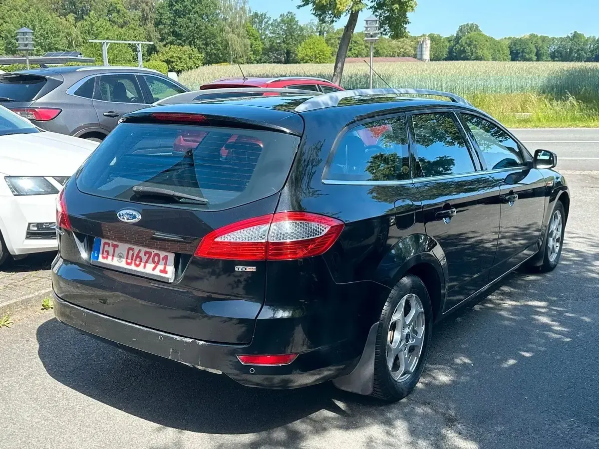 Gebraucht Ford Mondeo Titanium 140 PS (102 kW) 2010 Pantherschwarz metallic Kombi