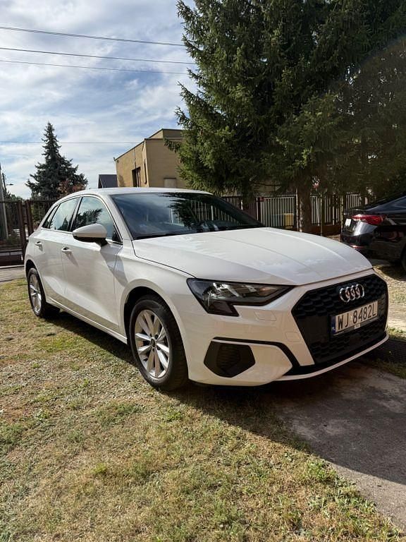 Weiß Gebraucht 2023 Audi A3 Basis Limousine | 20.295 € (Superpreis) - Bild 1/4