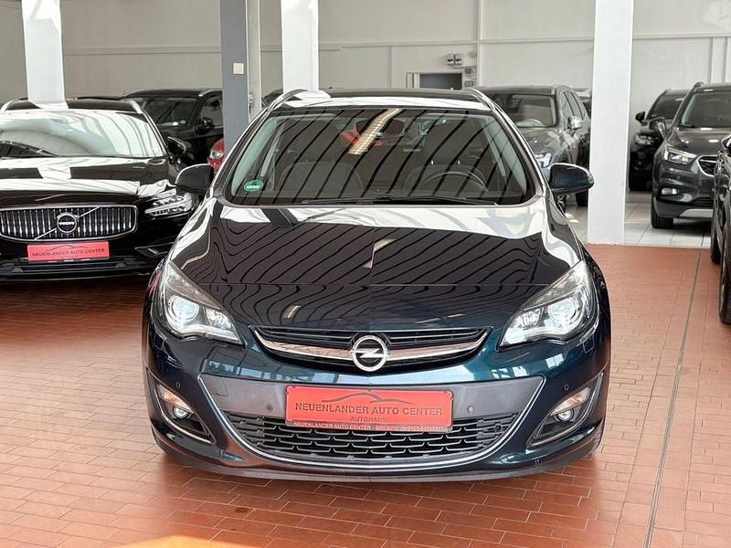 Grün Gebraucht 2015 Opel Astra Exklusiv Kombi | 7.999 € (Fairer Preis) - Bild 1/4