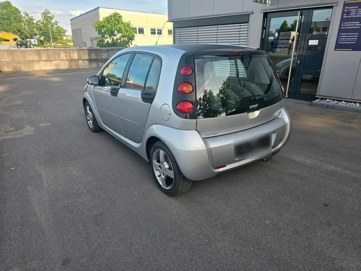 Begagnad Smart ForFour 75 HK (55 kW) 2006 Silver Halvkombi