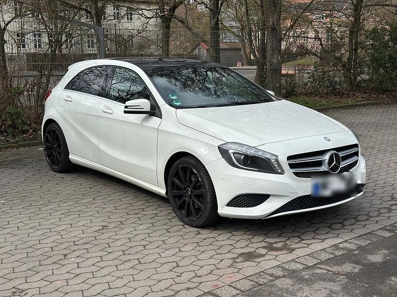 Gebraucht Mercedes A180 122 PS (89 kW) 2013 Weiß Limousine