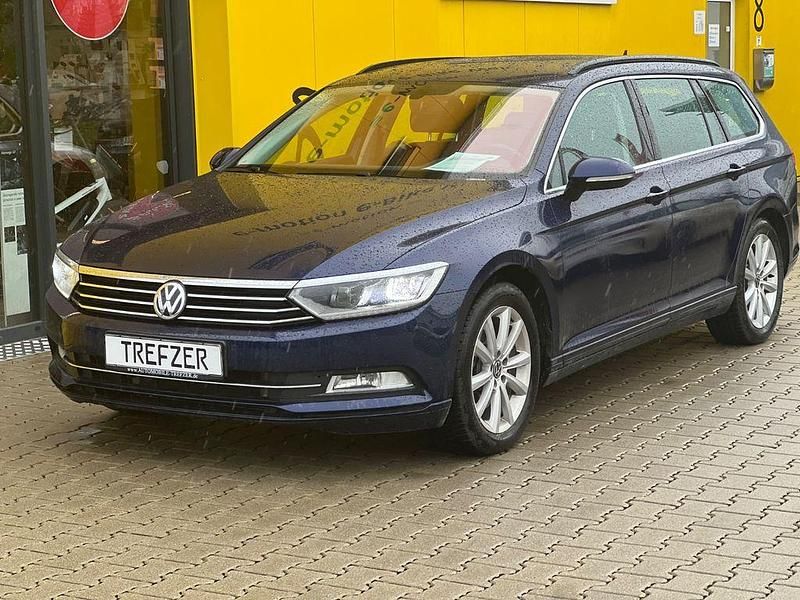 Blau Gebraucht 2019 VW Passat Comfortline Kombi | 18.900 € (Guter Preis) - Bild 1/4