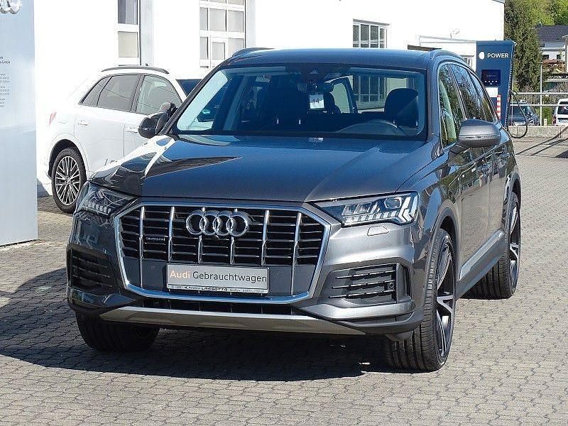 Używany Audi Q7 Ambiente 231 KM (169 kW) 2023 Szary SUV