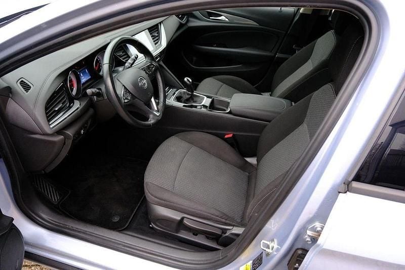 Gebraucht Opel Insignia Edition 140 PS (102 kW) 2017 Grau Kombi