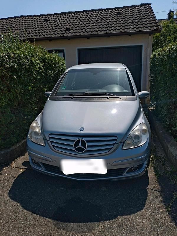 Silber Gebraucht 2005 Mercedes B180 Van / Kleinbus | 2.550 € (Fairer Preis) - Bild 1/4