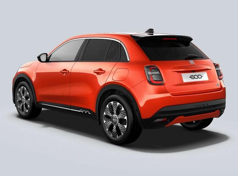 Sole orange metallic Neu 2025 Fiat 600E La Prima SUV | 31.480 € - Bild 1/3