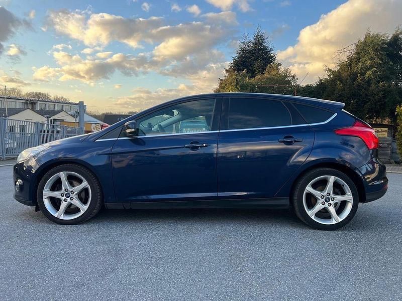 Gebraucht Ford Focus Titanium 140 PS (102 kW) 2012 Blau Limousine