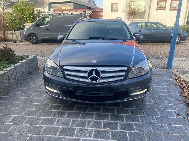 Grau Gebraucht 2010 Mercedes C350 Kombi | 7.390 € (Fairer Preis) - Bild 1/4